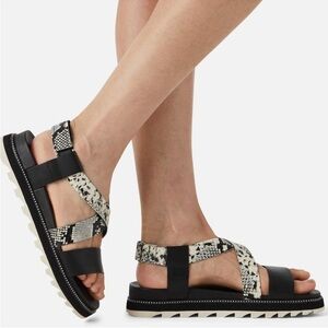 SOREL Roaming crisscross snakeskin print sandal black white size US 7.5